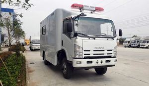工厂设计的五十铃急救4&times;4紧急ICU救护车，用于患者监护