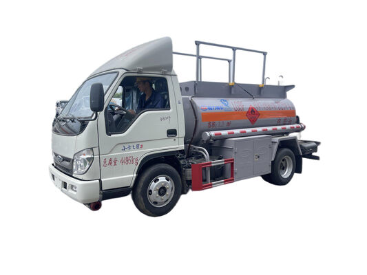 福田2000升小型油罐车，高效运输燃油