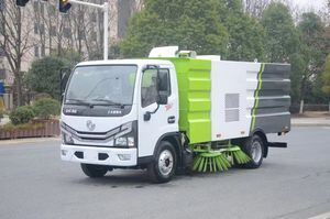 高效清洁用高性能6吨4×2道路清扫车