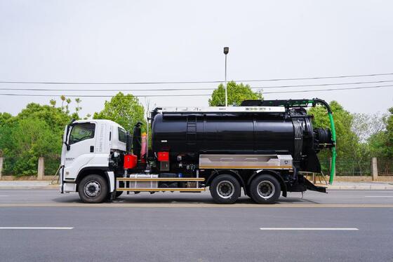 五十铃6&times;4型化粪池吸污车，22000升容积，371马力真空污水车，高效废物管理