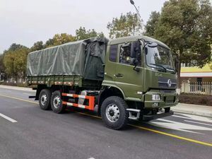 4&times;4越野篷布人员运输车