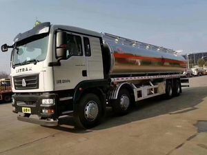 中国重汽豪沃20立方米重型燃油运输车