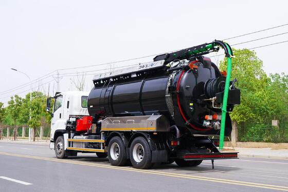 五十铃6&times;4型化粪池吸污车，22000升容积，371马力真空污水车，高效废物管理