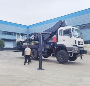 工厂直销价格：五十铃45米伸缩折叠臂高空作业平台车，液压式高空作业平台升降车