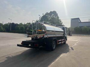 多功能五十铃4×2洒水车（带水箱）