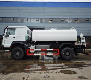 豪沃4&times;2定制化应急救援消防水罐车（出口型）