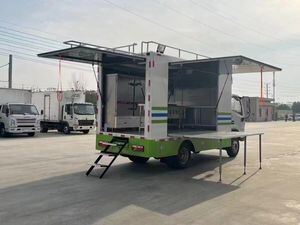 带烹饪设备的户外厨房快餐车