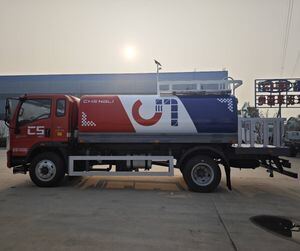 中国重汽豪沃4×2 15吨供水车（全球销售）
