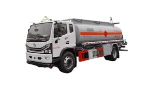 东风4X2 8立方米柴油油罐车，现货供应