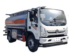 福田4&times;2型8000升燃油运输车