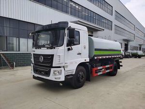6&times;4型水罐车，适用于工业与农业用途