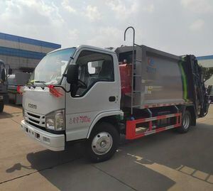 出口用五十铃4×2压缩式垃圾车