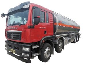 高品质中国重汽28-32立方米柴油油罐车，现货供应