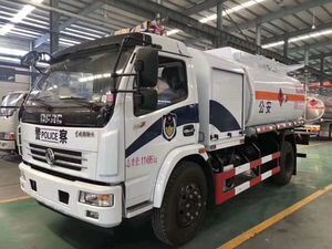 东风牌8000升航空煤油加油车（机场专用）