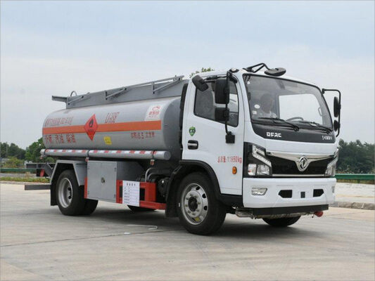 东风轻型燃油运输车／6000升油罐车