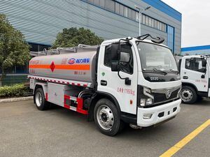 东风4&times;2加油罐车&mdash;&mdash;高效燃油运输解决方案
