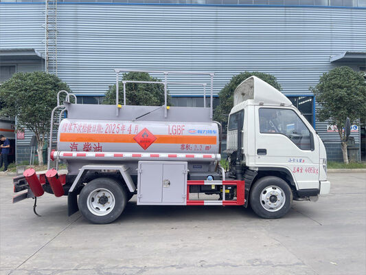福田2000升小型油罐车，高效运输燃油