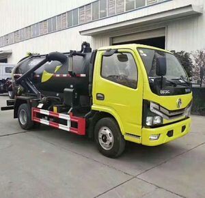 东风5立方米化粪池吸污车价格；厂家直销低价化粪池吸污车、真空吸污车。