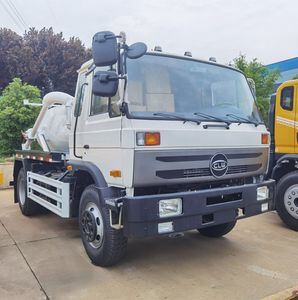 东风4&times;4越野吸污车，真空吸污车，化粪池吸污车价格
