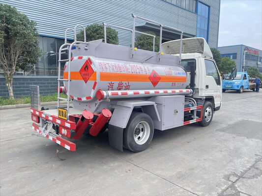 福田2000升小型油罐车，高效运输燃油