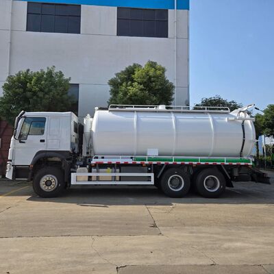 豪沃6&times;4原油运输车，15吨重油运输车，重油泵吸车，真空吸排车