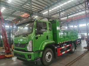 重型陕汽4&times;2污泥及煤灰运输自卸车