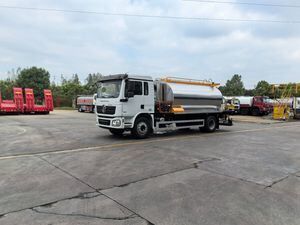 陕汽10吨沥青洒布车，路面施工专用，沥青洒布如花车