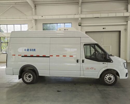 中国制造福特4&times;2面包冷藏车，2吨冷冻货车，厢式运输车