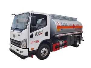 一汽小型燃油运输车/8000升燃油罐车