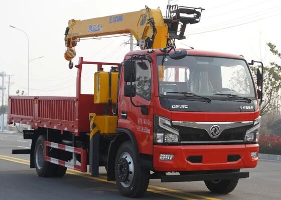 东风4&times;2液压升降卡车，载重能力7吨