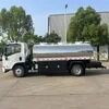 五十铃4&times;2洒水车，配备坚固水箱设计