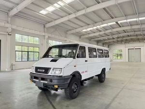 东风5米/6米4&times;4全驱军用人员运输车/士兵输送车/ troop carrier truck