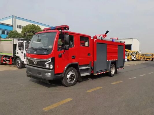 东风3500升水罐消防车，适用于灭火与救援任务