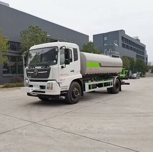 东风重型专用洒水车 4&times;2 喷洒水罐车（出口型）