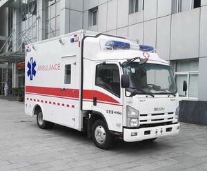 日本五十铃首台4&times;4急救型ICU监护救护车