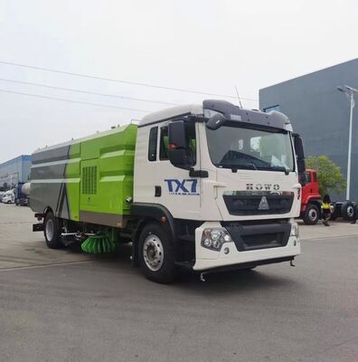 中国重汽4&times;2重型道路清扫车，适用于城市清洁