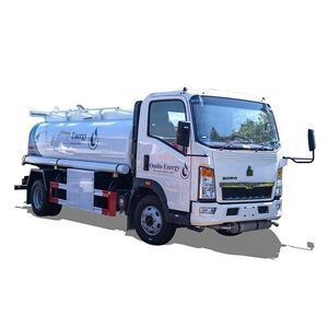 豪沃4×2型6000升柴油油罐车/运油车/燃油运输车，现货供应