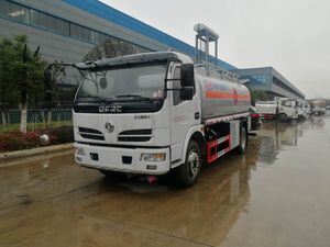 东风4×2型9500升移动加油车