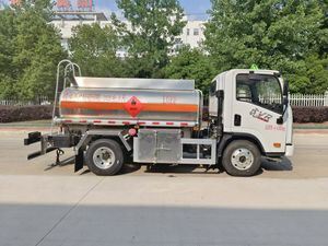 一汽4&times;2加油罐车&mdash;&mdash;3000升容量