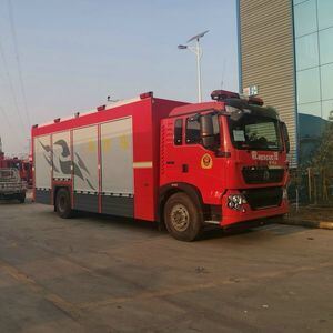 可定制豪沃4×4/6×6越野水过滤车