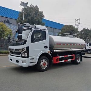 东风解放定制化重型牛奶运输车