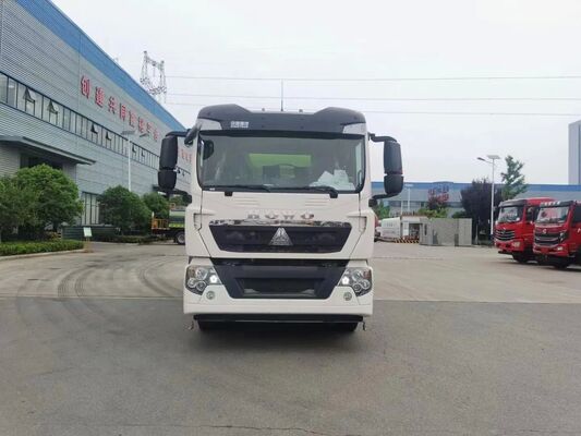 中国重汽4&times;2重型道路清扫车，适用于城市清洁