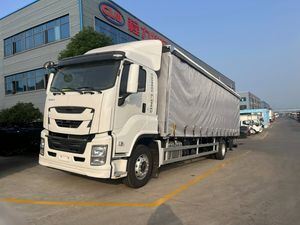 出口五十铃4×2侧帘式厢式货车，适用于多种物流场景