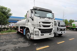 五十铃4×2洒水车，水箱容量6000升