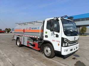 东风4&times;2型9立方米燃油运输车，高效配送