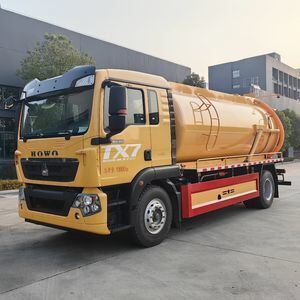 豪沃真空吸污车厂家低价销售