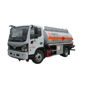 东风4×2型7000升加油罐车