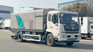 重型道路清扫车，高效街道清洁；多功能道路冲洗车与街道清扫车组合